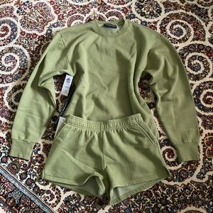 Aritzia green sweatsuit NWT, XS